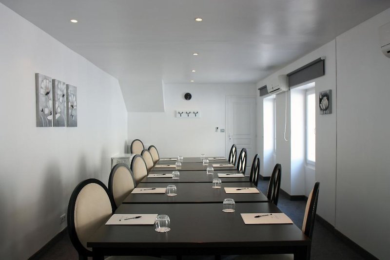 Hotel Henry Ii