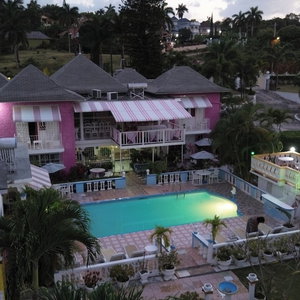 Hotel Pink Hibiscus Villa cazare Montego Bay