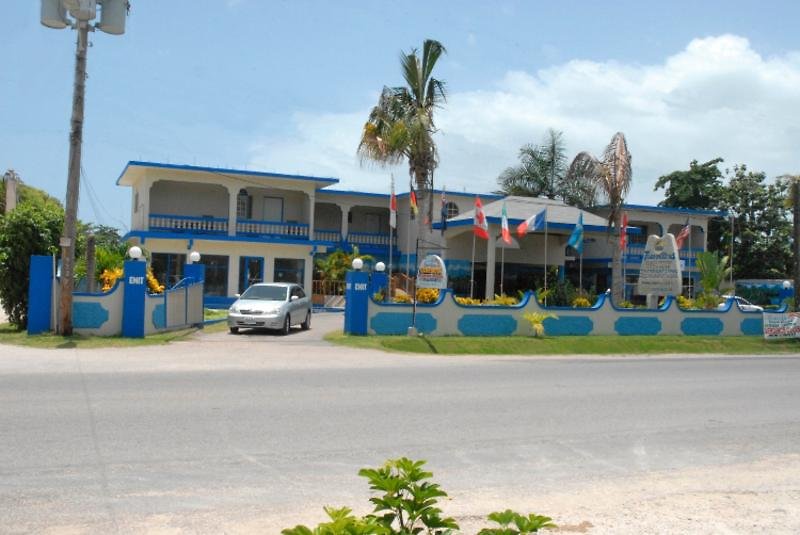 Hotel Travellers Beach Resort