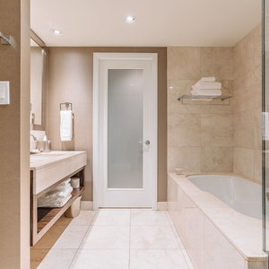 Hotel L'hermitage cazare Vancouver