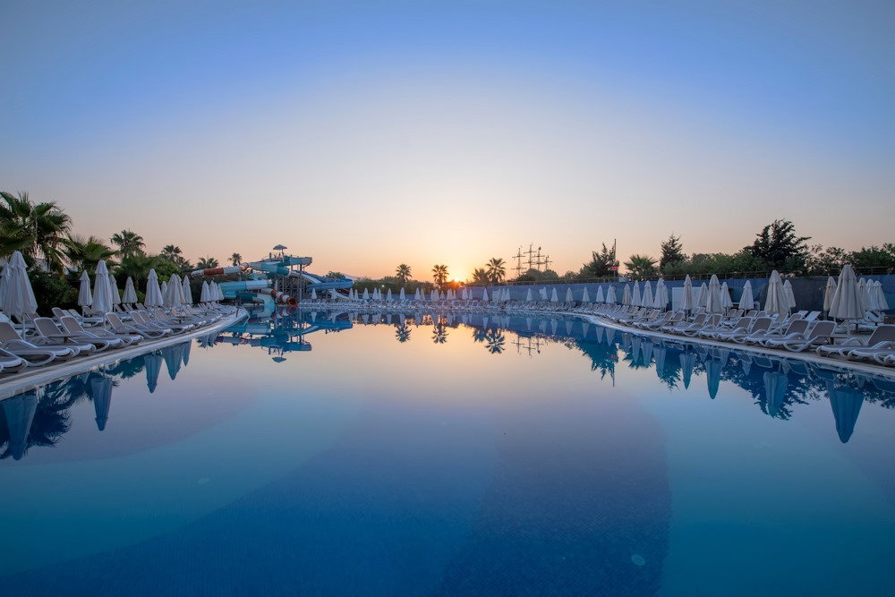 dal travel Lrs Lake River Side Hotel & Spa