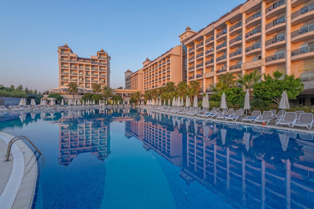 dal travel Lrs Lake River Side Hotel & Spa