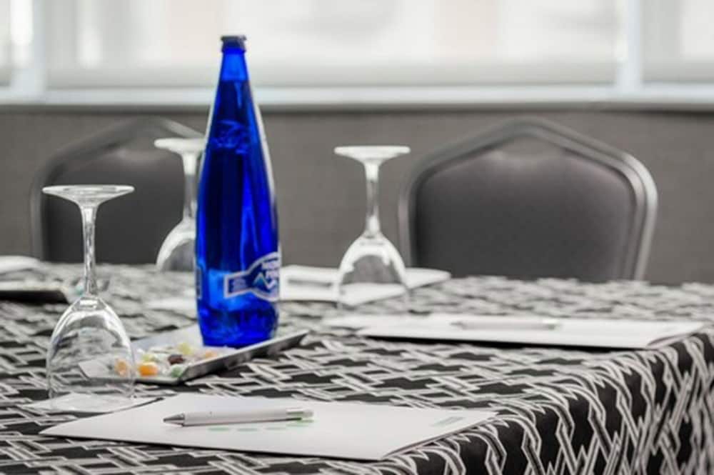 Hotel Hotel Asset Torrejón )