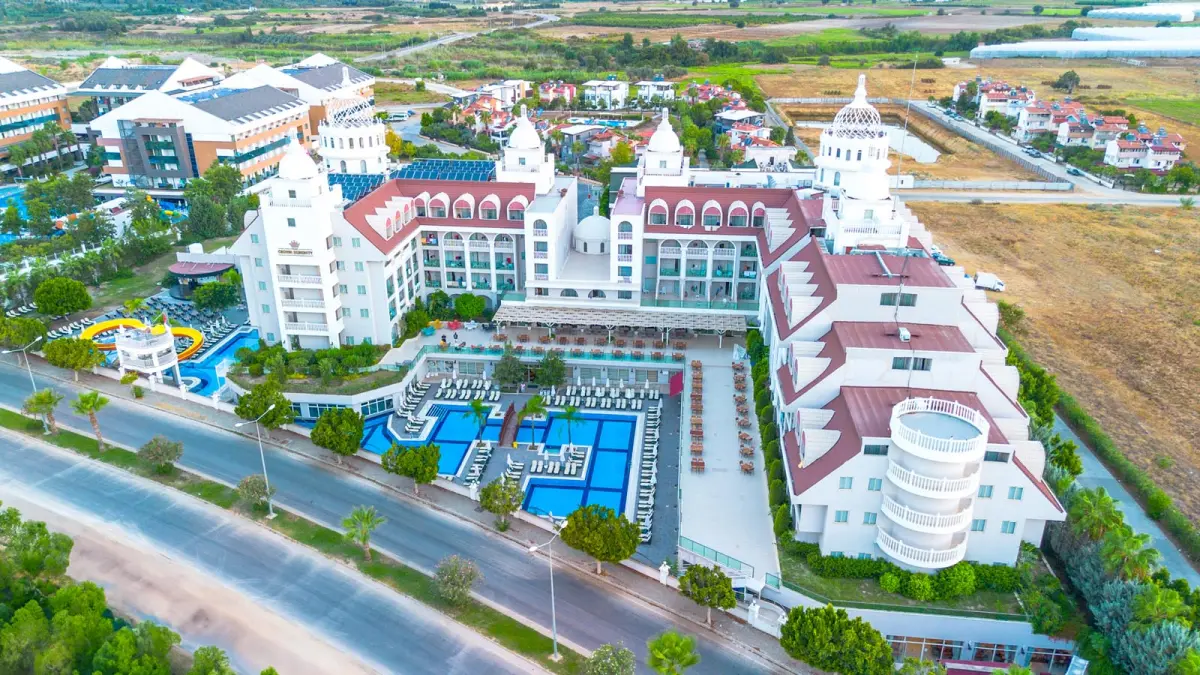 Hotel Side Crown Serenity