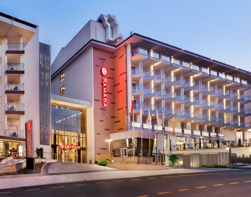 Hotel Ramada Hotel & Suites