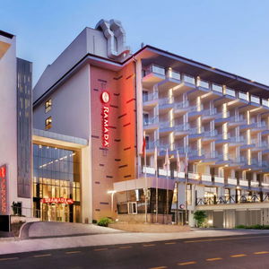 Sejur Ramada Hotel & Suites vacanta Kusadasi