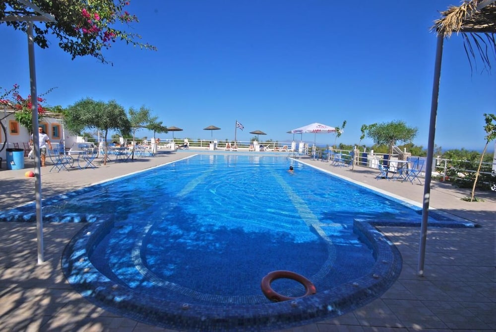 Hotel Santorini Camping & Hostel