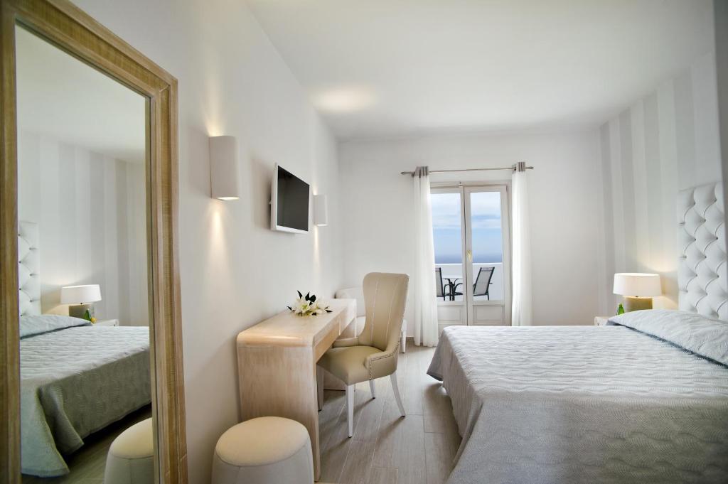 Hotel Santorini Palace