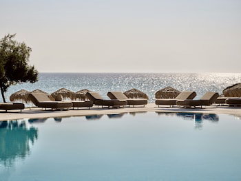 Hotel The Bay Hotel & Suites