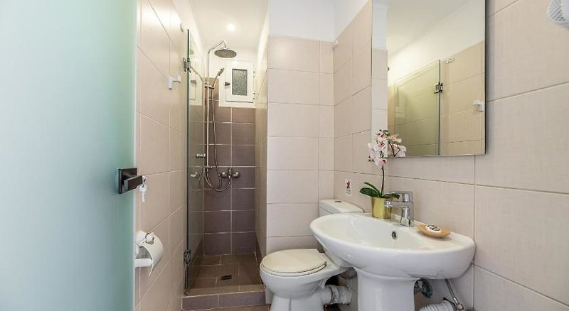 Mouria Studios & Apartments