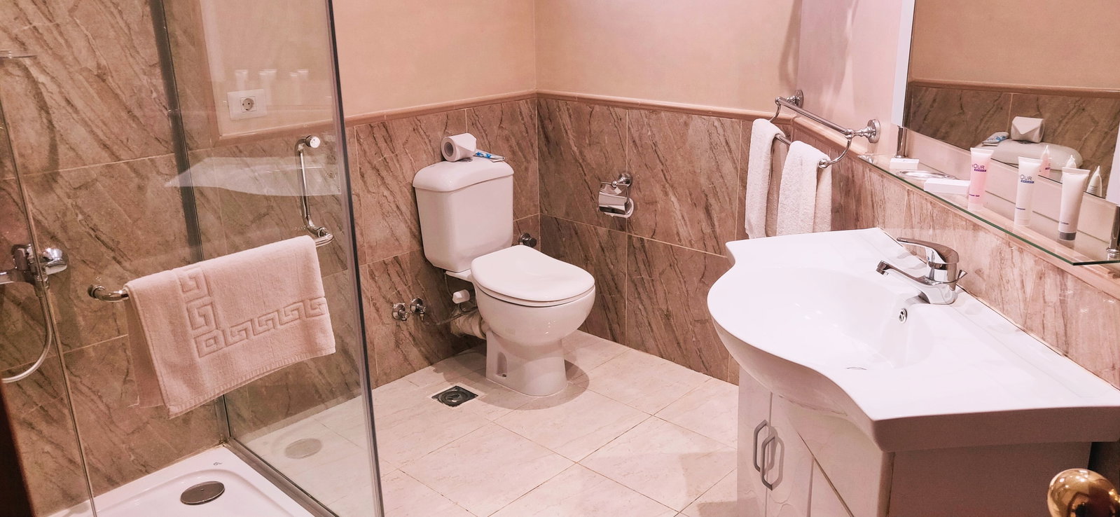 dal travel Sky View Suites Hotel