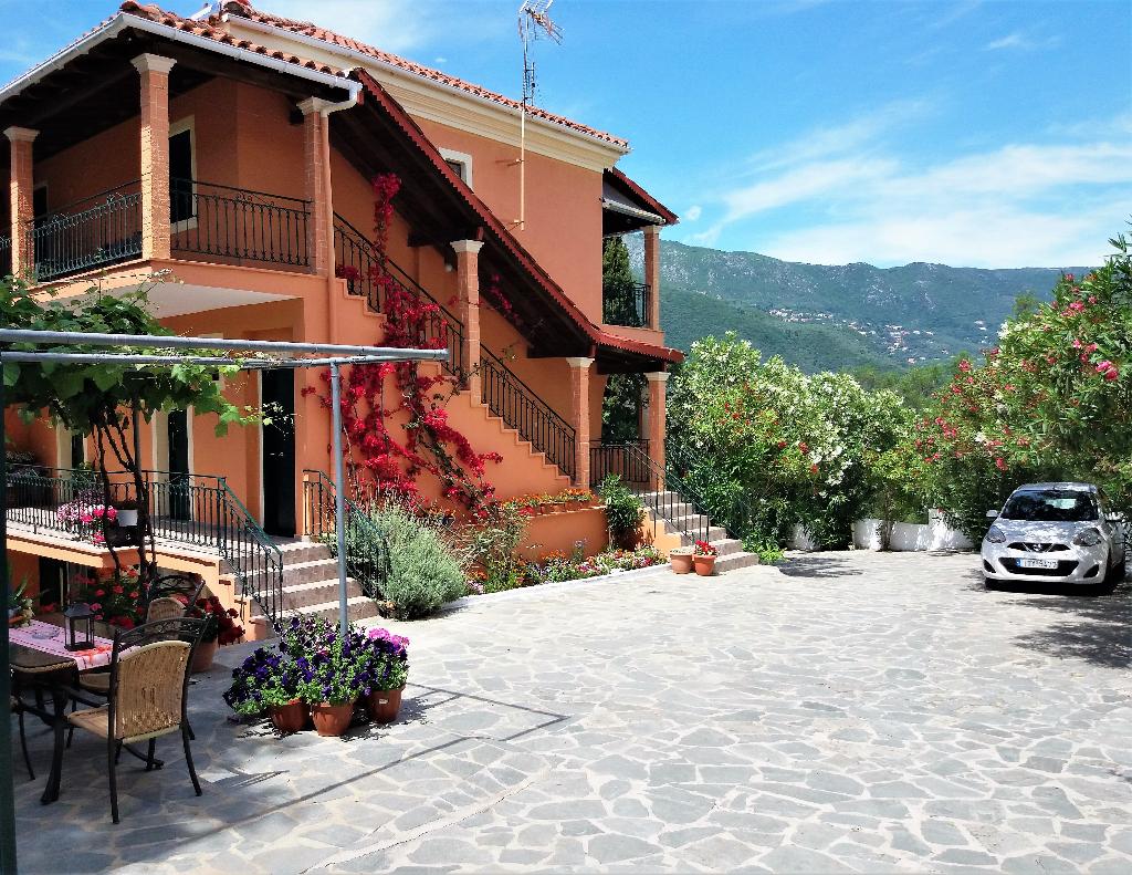 Ziogas Apartments