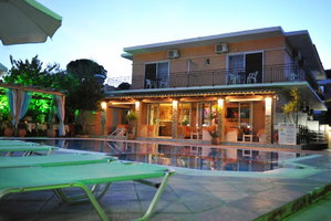 Hotel Makis Studios And Apartments cazare Mesongi