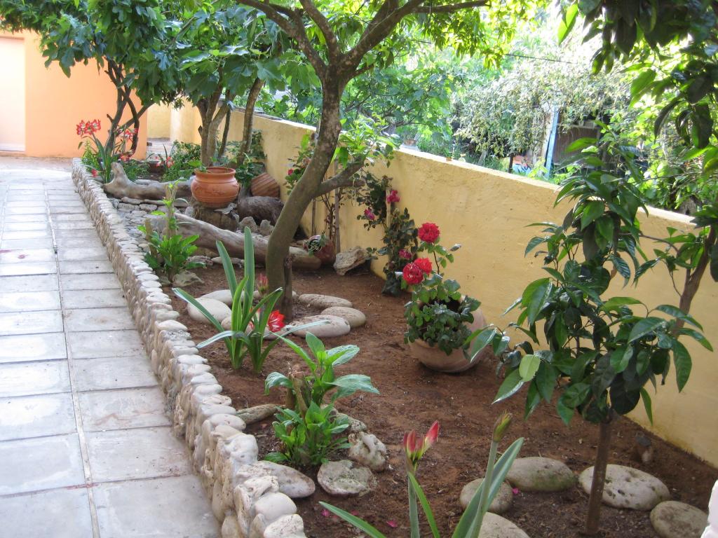 Makis Studios And Apartments