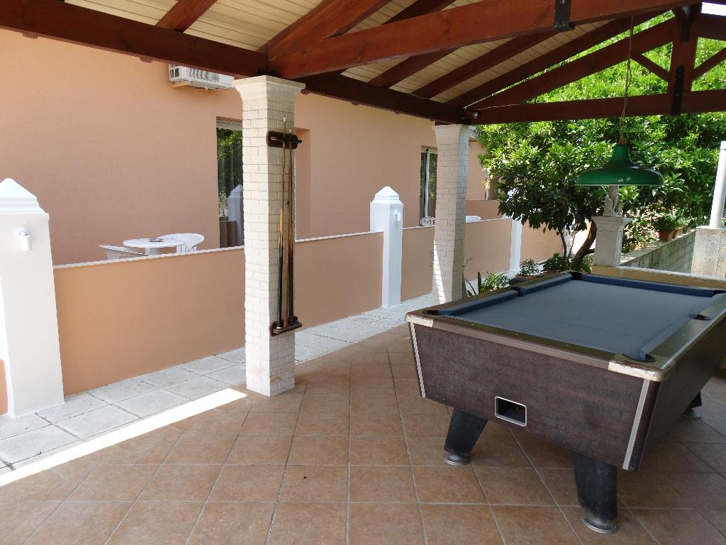 Makis Studios And Apartments