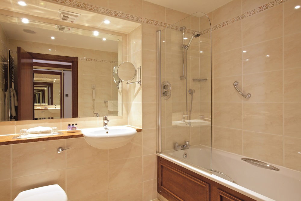 Macdonald Crutherland House And Spa
