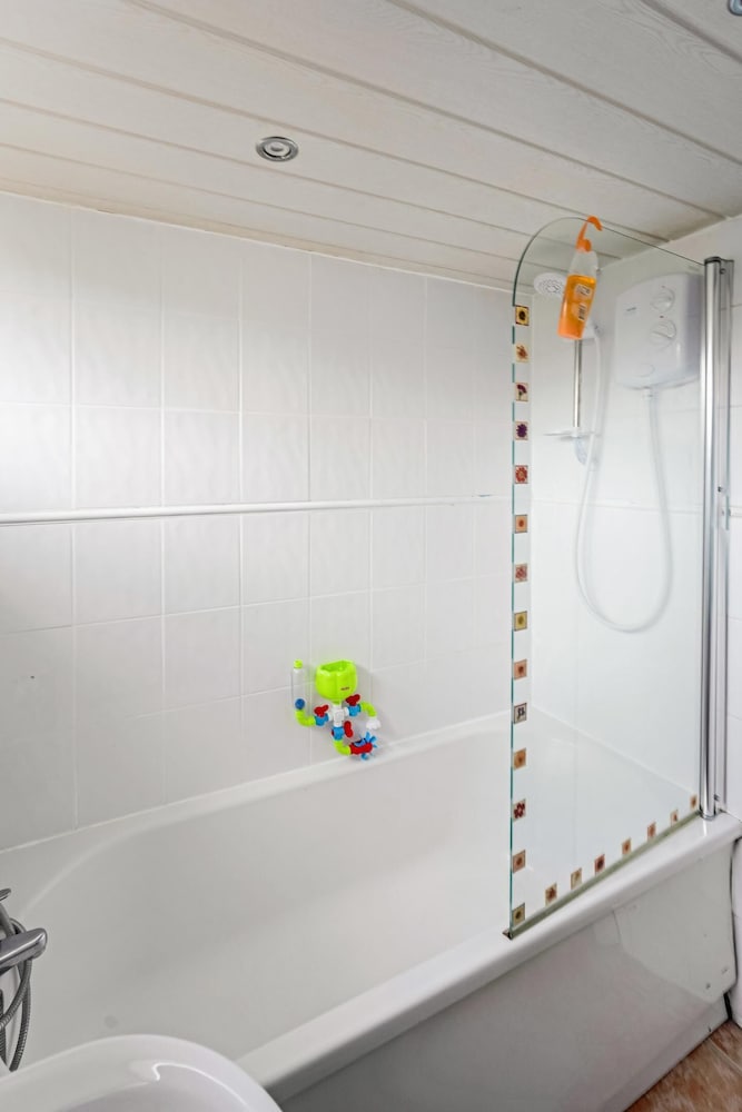 Hotel Centrally Situated 1 Bedroom House In Cumbernauld