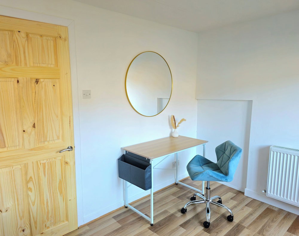 Spacious Haven With Free Parking
