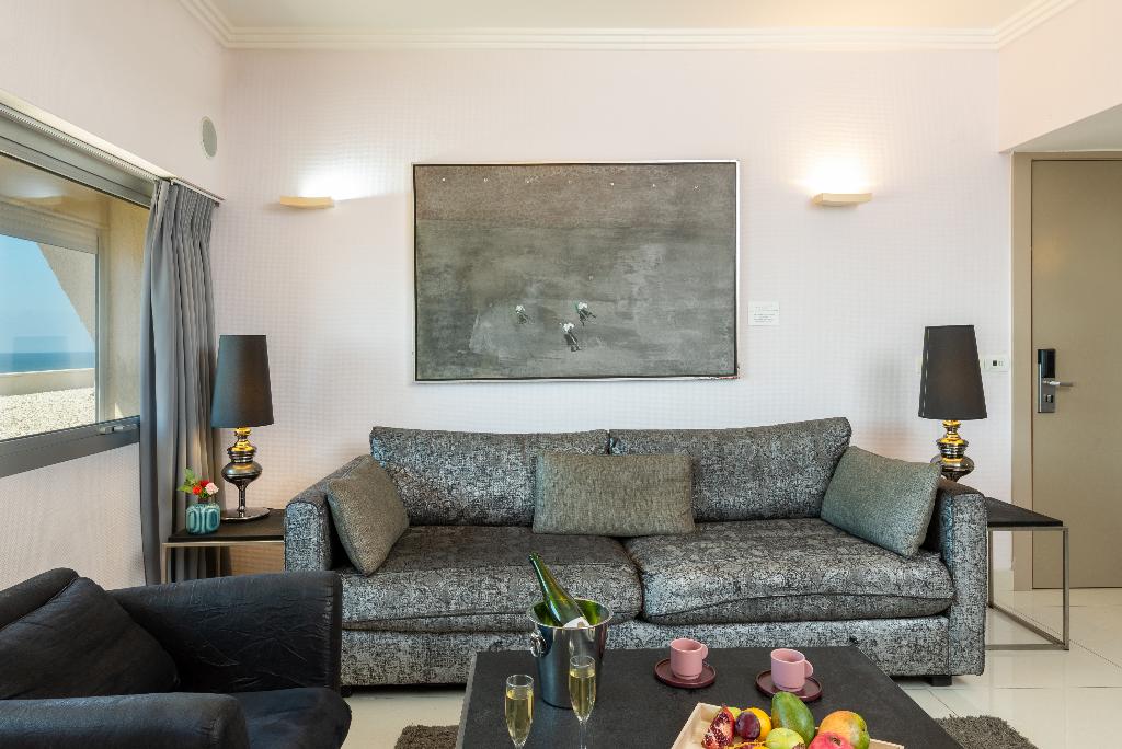 Hotel Leonardo Gordon Beach