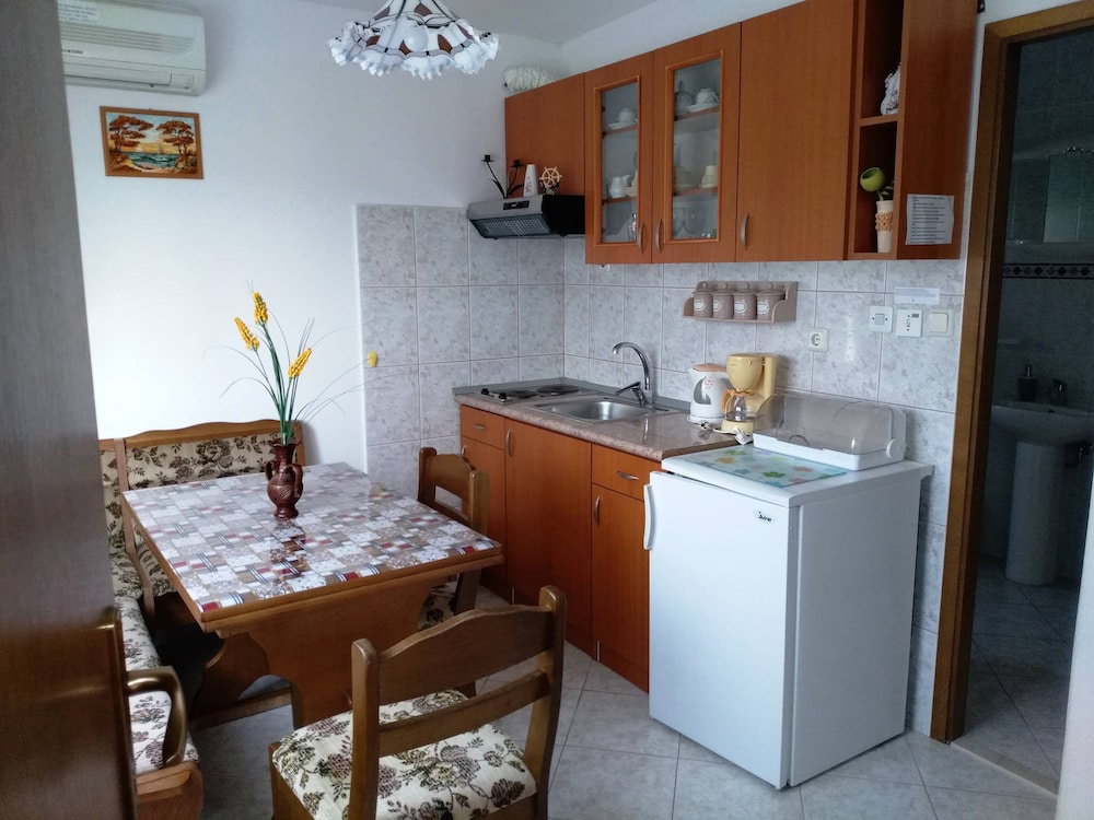Hotel Romantic Apartment With Sea View Vinisce, Dalmatia