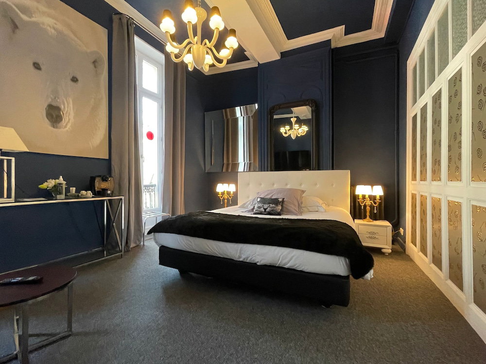 Royal Hotel