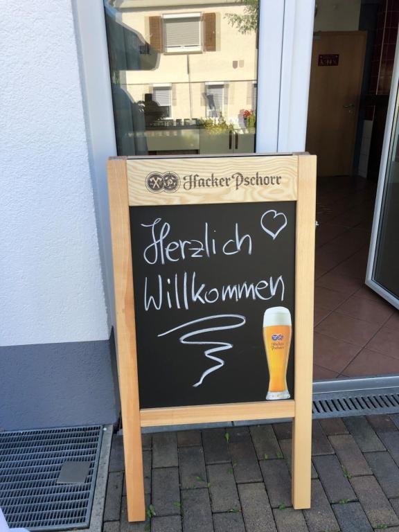 Hotel Pension Zum Heurigen
