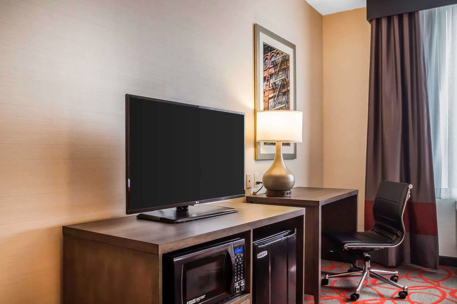 Comfort Inn & Suites Near Stadium