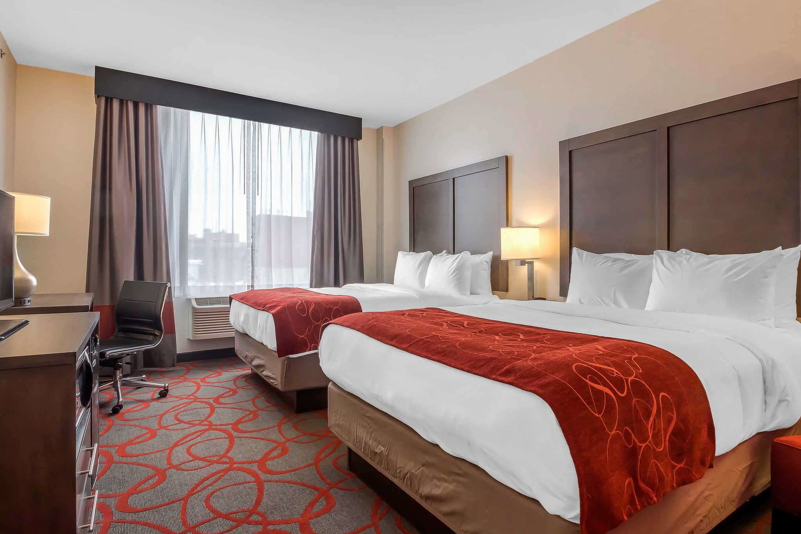 Comfort Inn & Suites Near Stadium