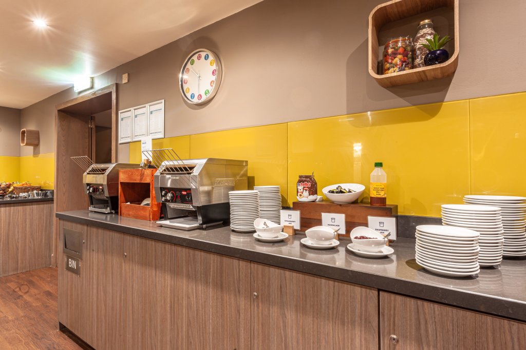 Holiday Inn Express Edinburgh Airport (Ex Quality Edinburgh Airport Hotel)
