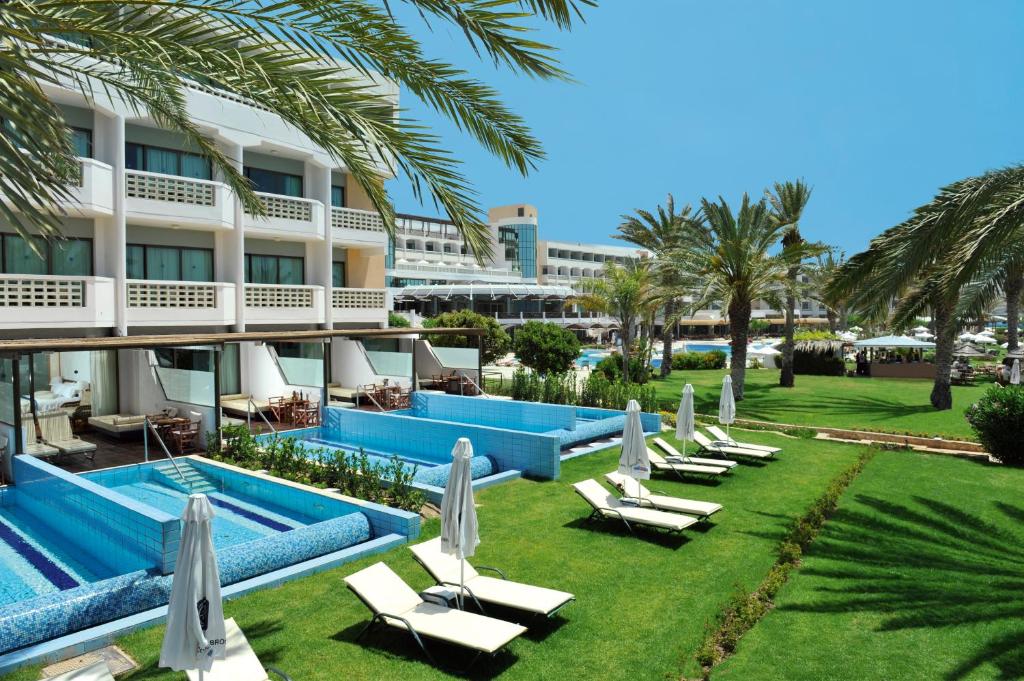 dal travel Constantinou Bros Athena Beach Hotel