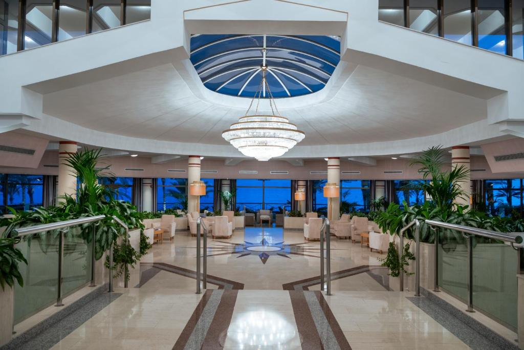 dal travel Constantinou Bros Athena Beach Hotel