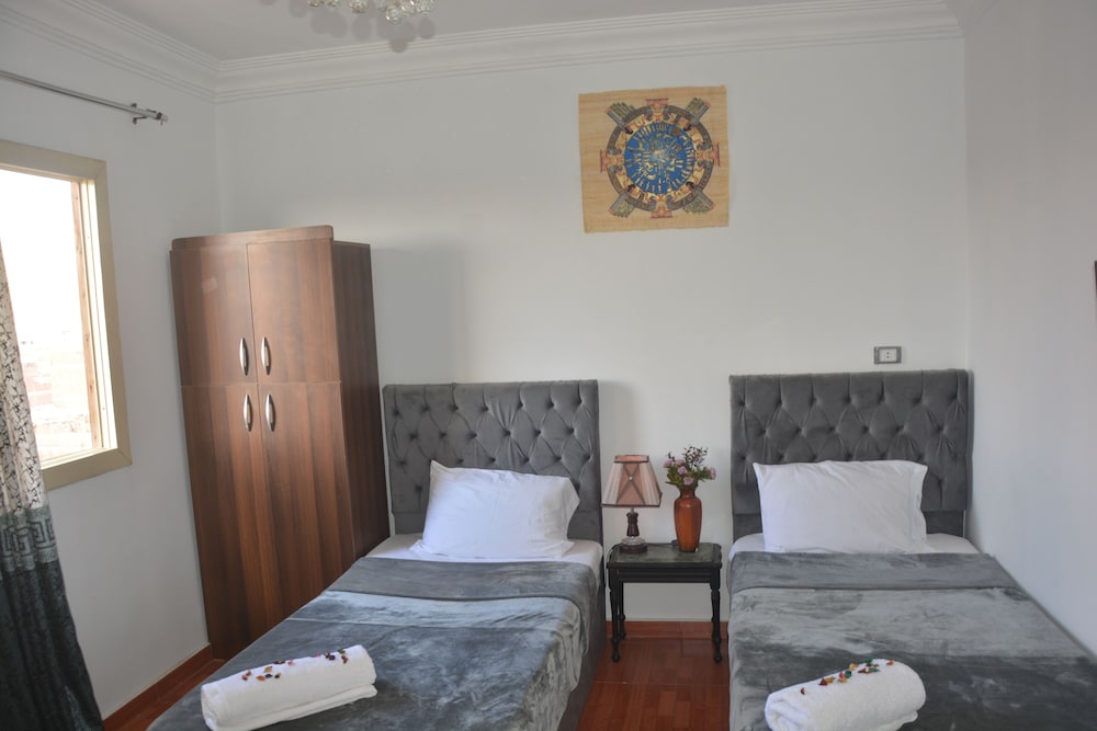 Ra Pyramids Inn