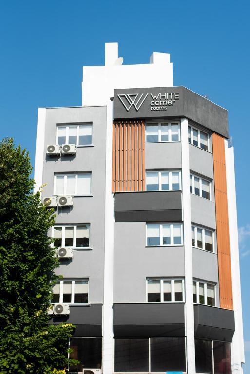 Hotel White Corner