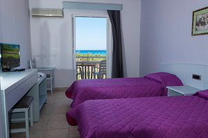 Hotel Tom & John Center cazare Tsilivi