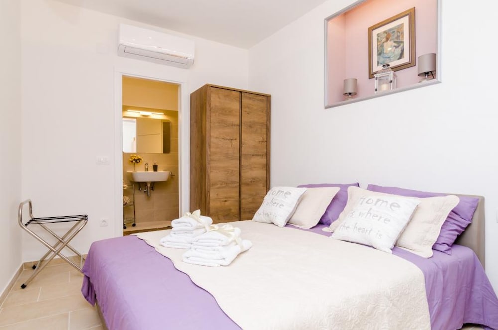 Hotel Apartment & Room Lady O