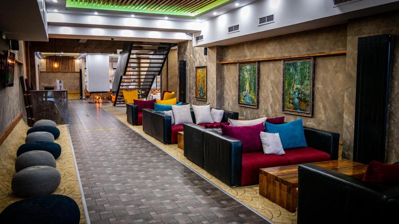 Riverside Hotel