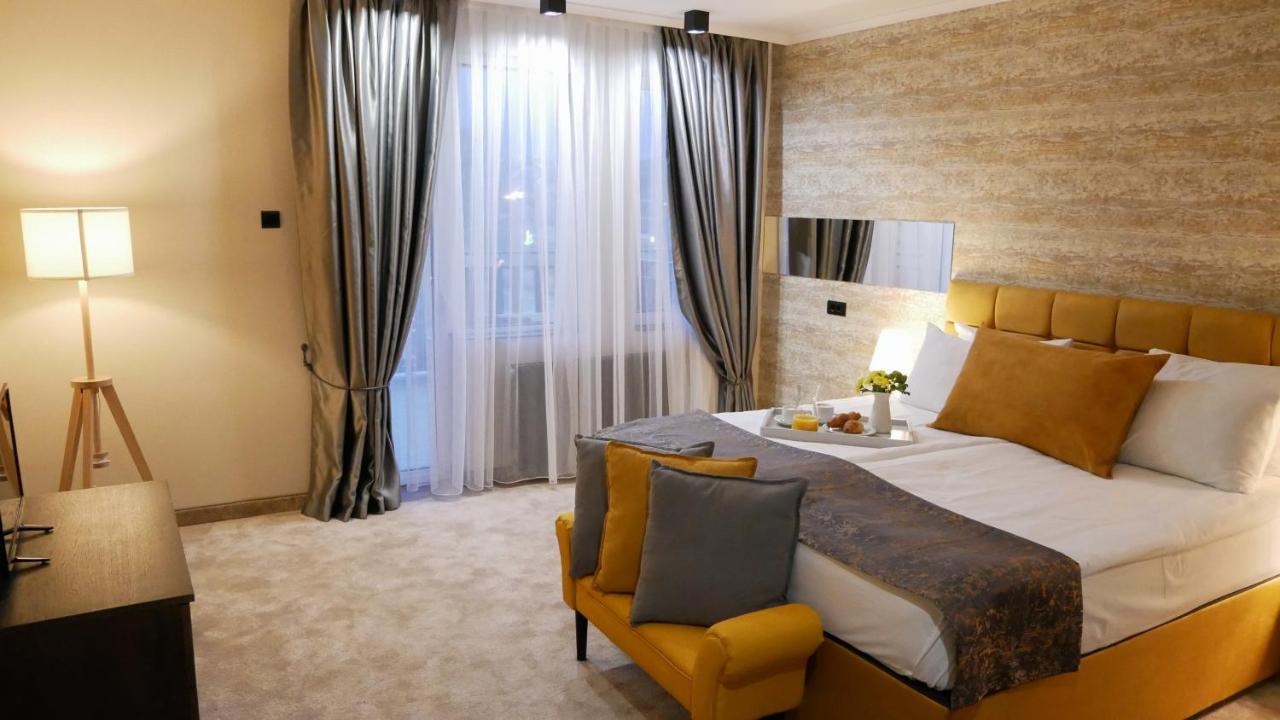 Riverside Hotel