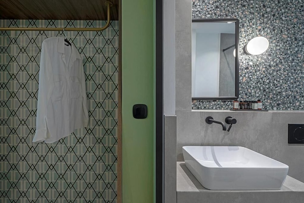 Acro Urban Suites