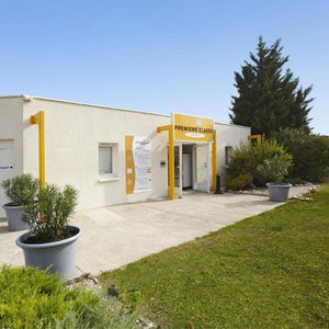 Hotel Premiere Classe Avignon Courtine cazare Avignon