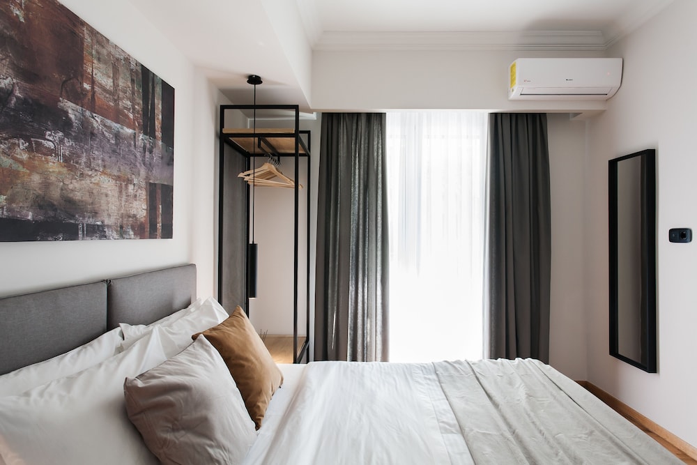 Upstreet Modern Minimalist 3bd Apt-hilton