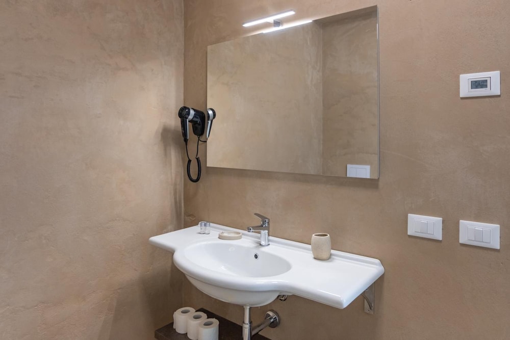 Hotel La Nuova Corte Rooms
