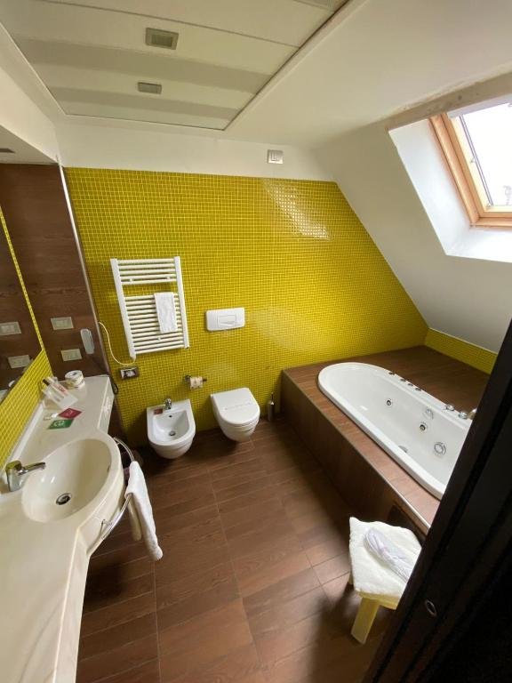 E' Hotel