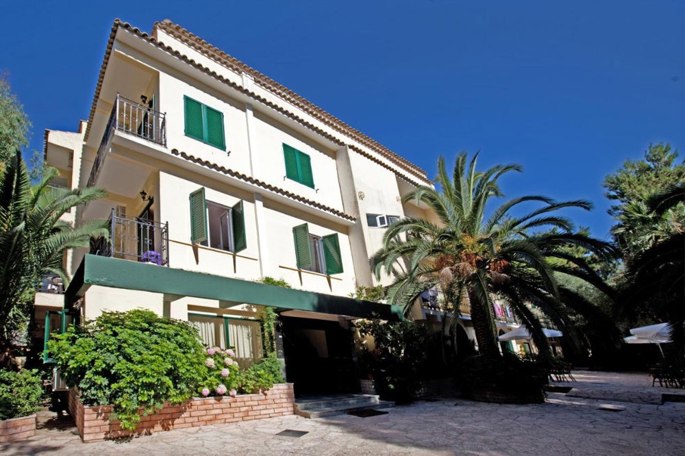 Galaxias & Eyan Hotel