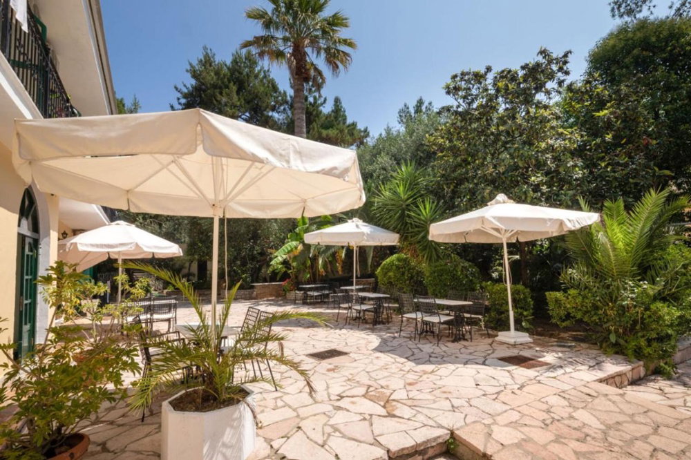 Galaxias & Eyan Hotel
