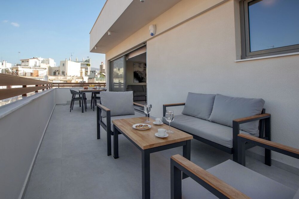 Acropolis Golden Suites By Ghh