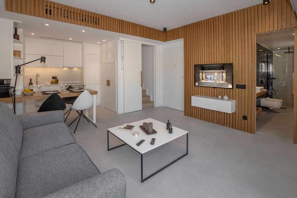 Acropolis Golden Suites By Ghh
