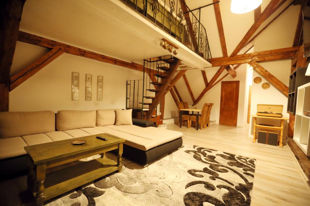 4 Rooms Piata Sfatului