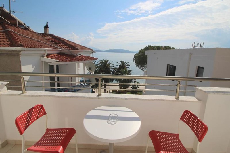 Elena Rooms And Apartments