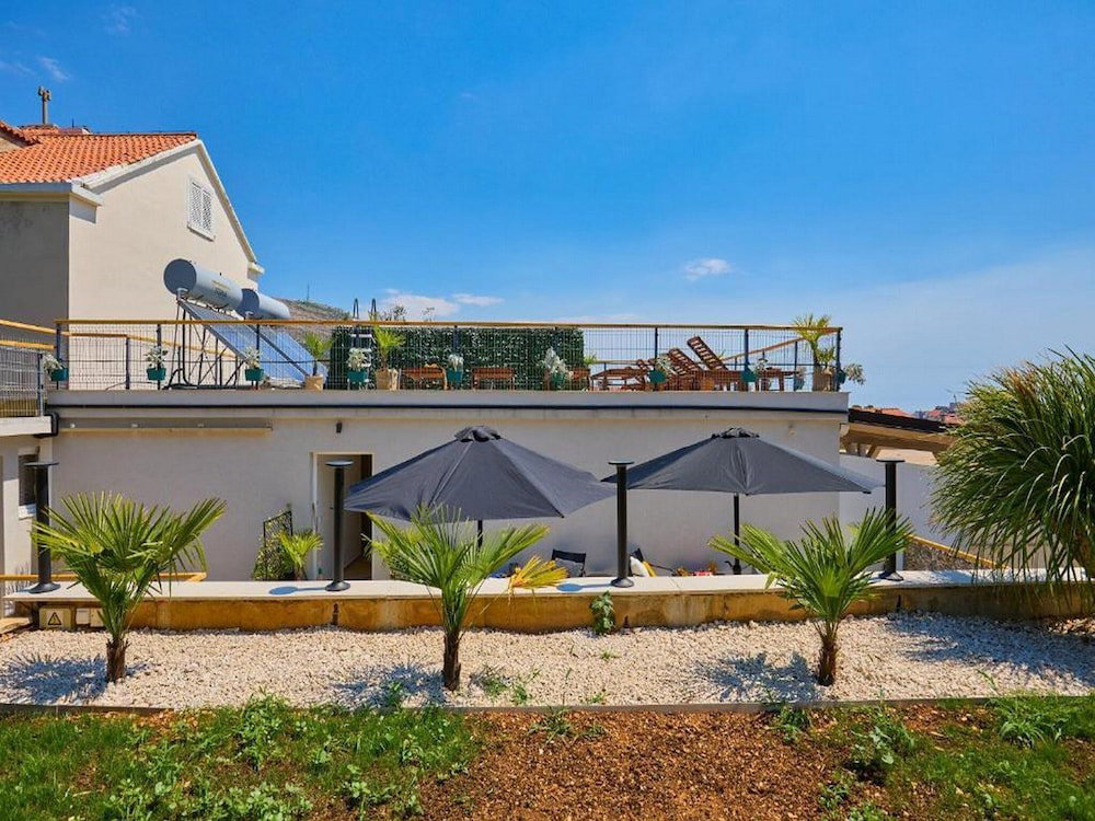 Palm Tree Apartments