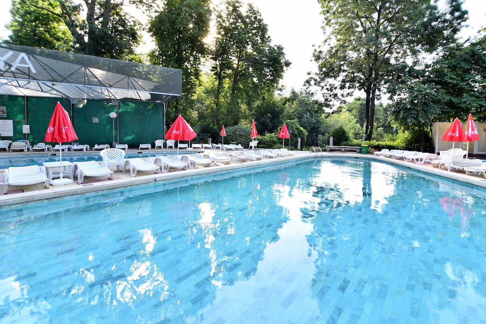 Estreya Palace & Residence